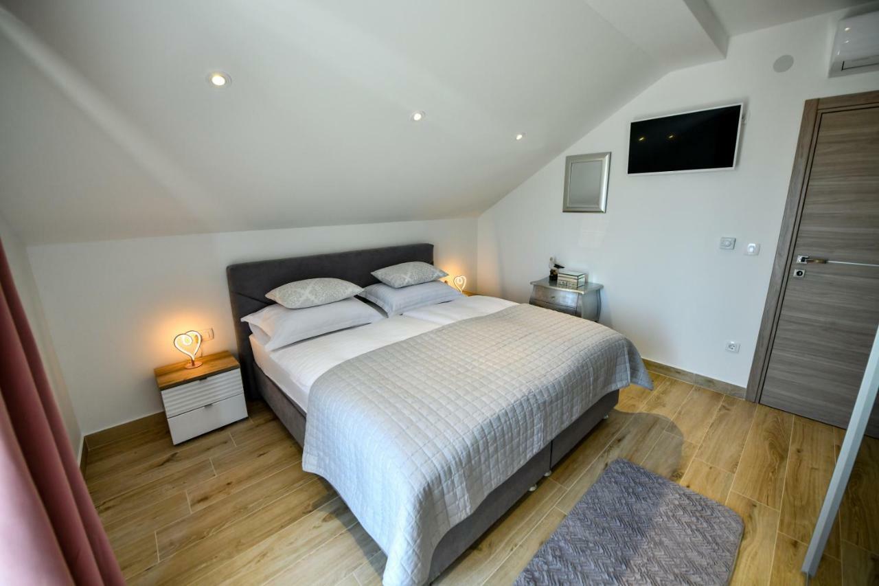 Cambi Lux Apartment Otok  Экстерьер фото