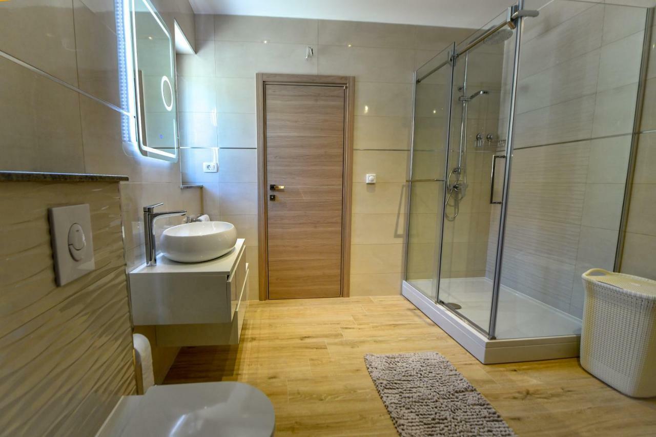 Cambi Lux Apartment Otok  Экстерьер фото